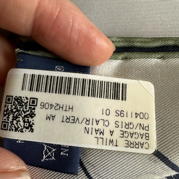 NEW HERMES Bagage a Main 100% SILK Scarf 90 w/ Receipt - Picture 10 of 16